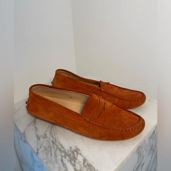 Women’s Tods orange suede loafer size 8.5 fits like an 8 - Picture 6 of 11